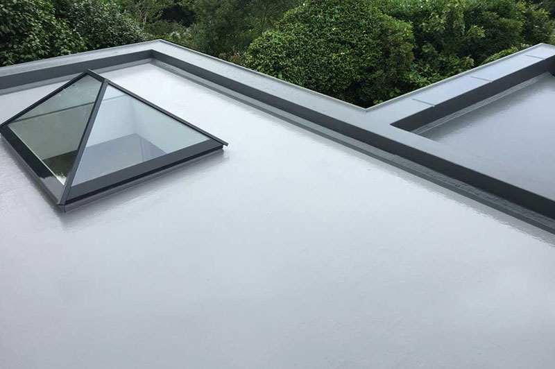 flat roof installation with skylight 1
